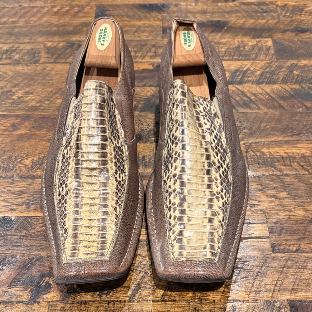 Steve Madden Brown and Cream Crocodile Pattern Loafers. New with box